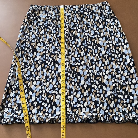 BCBGMaxAzria Leaf Pattern Skirt Size Large - Picture 11 of 11